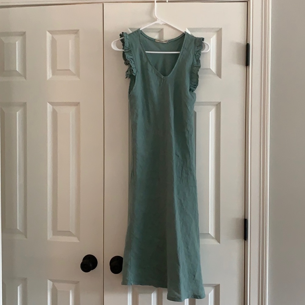 Made in a Italy 100% linen dress.